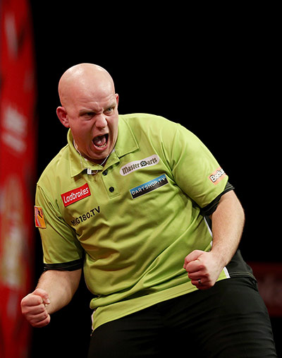 darts: Michael van Gerwen celebrates 