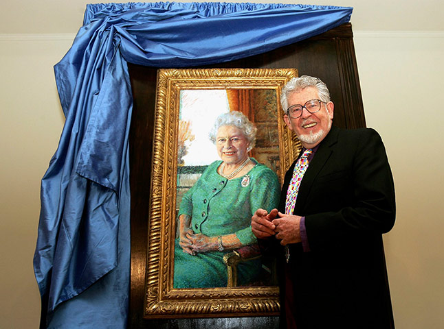 Royal portraits: Rolf Harris officially unveils his portrait of Queen Elizabeth II in 2005