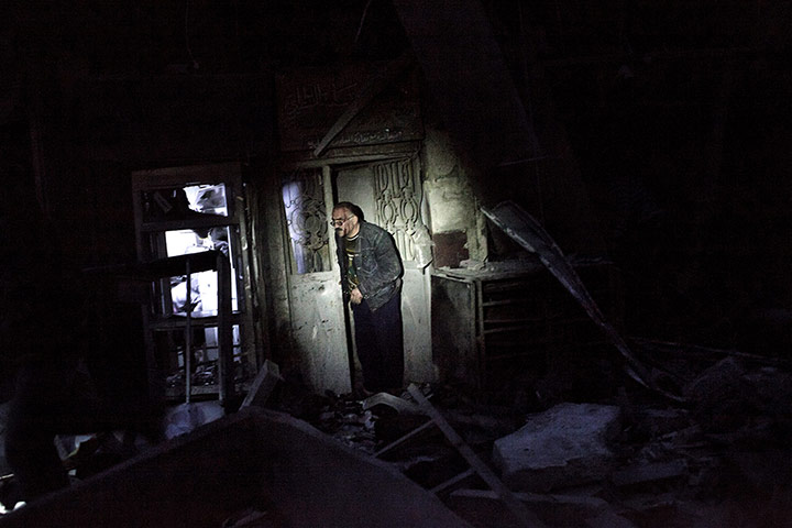 20 Photos: A Syrian leaves damaged building