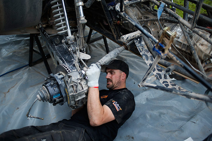 Dakar 2013: A mechanic works on the car