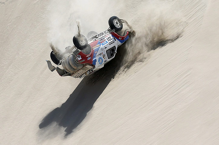 Dakar 2013: Vladimir Vasilyev overturns 