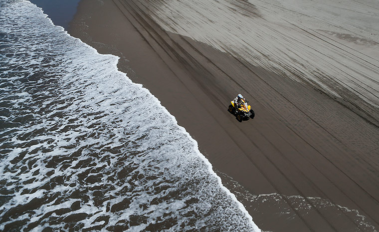 Dakar 2013: Claudio Clavigliasso races his Can-Am quad on a beach
