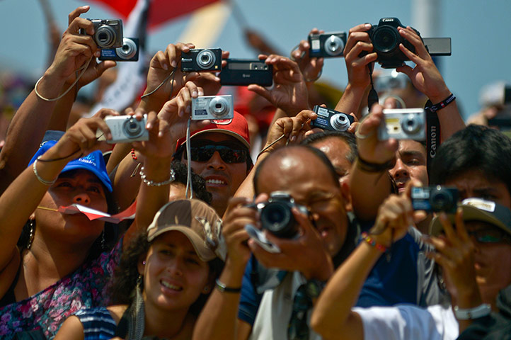 Dakar 2013: Peruvian fans take pictures of the podium