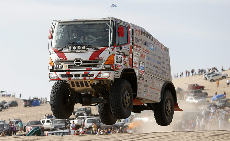 Dakar 2013: Teruhito Sugawara gets airborne in his Hino 