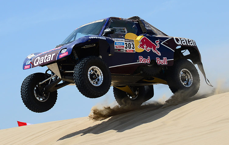 Dakar 2013: Carlos Sainz comes over the top of a dune