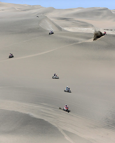 Dakar 2013: Motorcyclists compete during the second stage of the Dakar Rally 2013