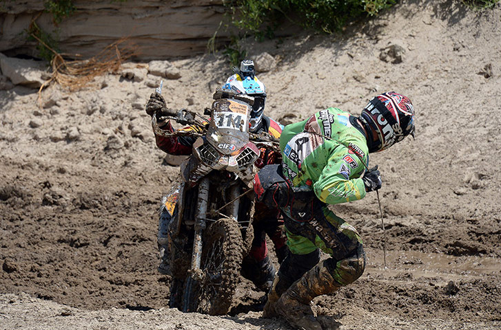 Dakar 2013: Martin Amengual, rear, is helped oiut of the mud by Paco Martinez