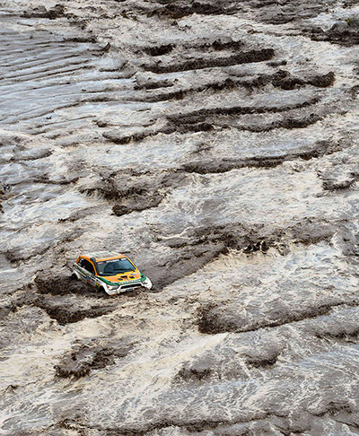Dakar 2013: Guilherme Spinelli is stuck in flooded river
