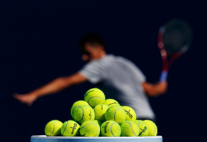 tennis: Tennis balls