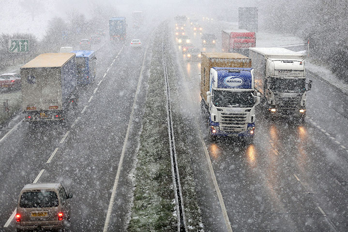 Snow over UK: Winter weather 