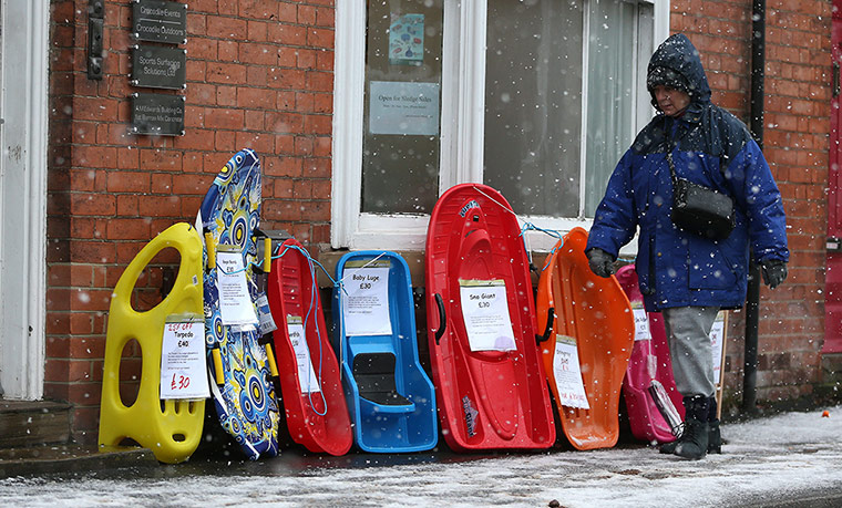 Snow over UK: Winter weather - January 14th 