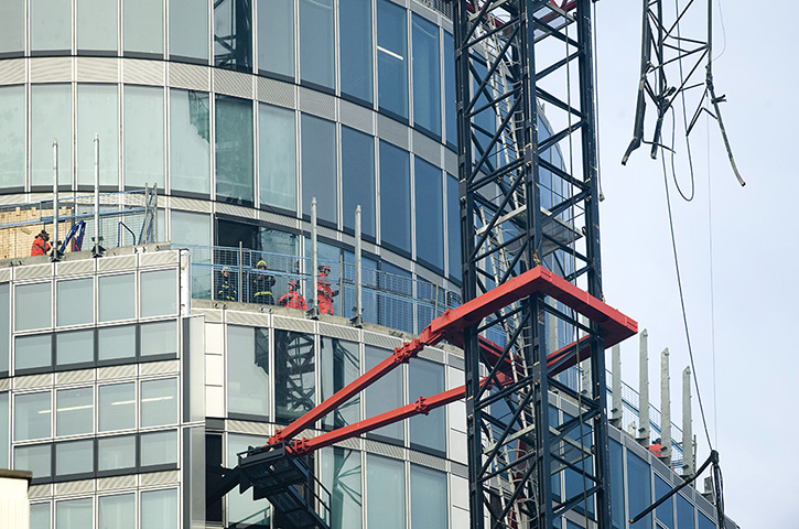 Helicopter crash: The damaged crane 