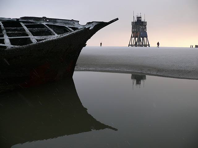 24 hours: Suederoogsand, Germany: The bow of a shipwreck on a sandbank
