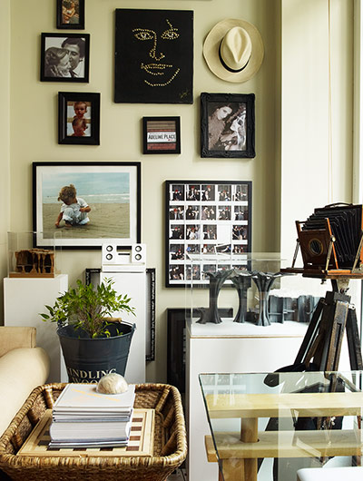 Homes: de monseignat: Pictures of the wall of the living room of Adeline de Monseignat's home