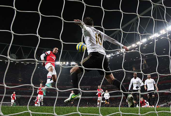 FA Cup replays 2: Danny Graham blocks Walcott shot