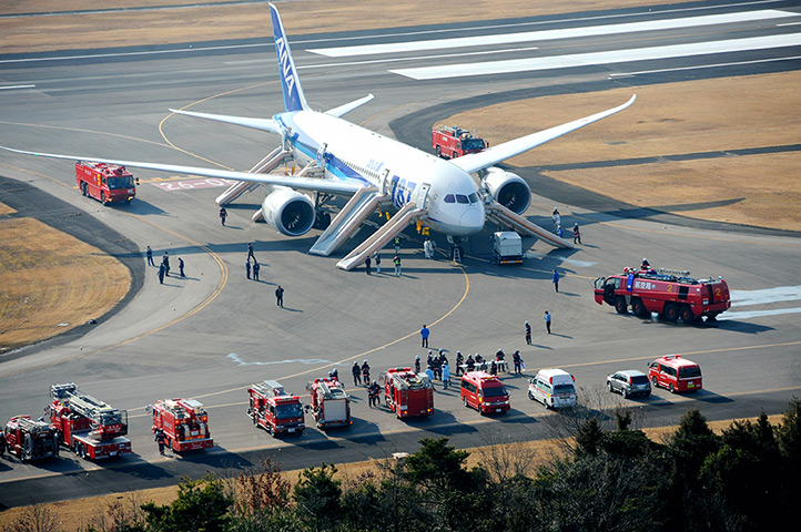 Dreamliner problems: 16 January: A Boeing 787 airplane on the runway of Takamatsu Airport 
