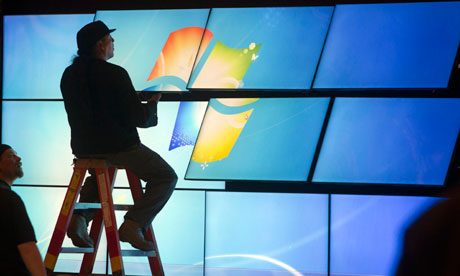 technician assembling video wall Samsung CES 2013
