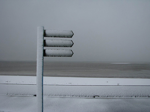 snow in uk: Llanelli