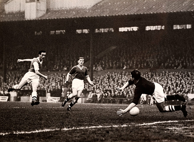 Chelsea v Arsenal: Jimmy Bloomfield of Arsenal scores