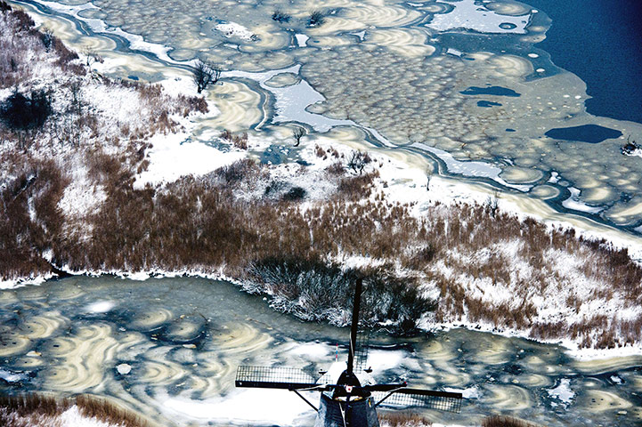 20 Photos: Snow covers the historic windmills at Kinderdijk in The Netherlands