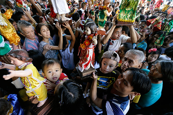 24 hours: Manila, Philippines: Hundreds of Roman Catholic devotees