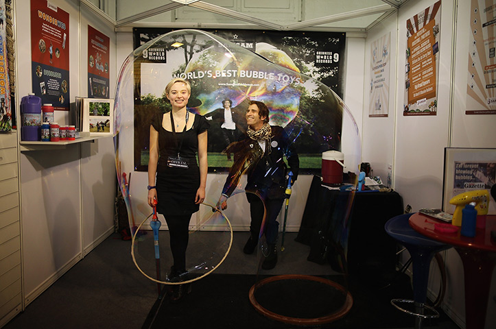 Toy Fair: Demonstration of bubble games