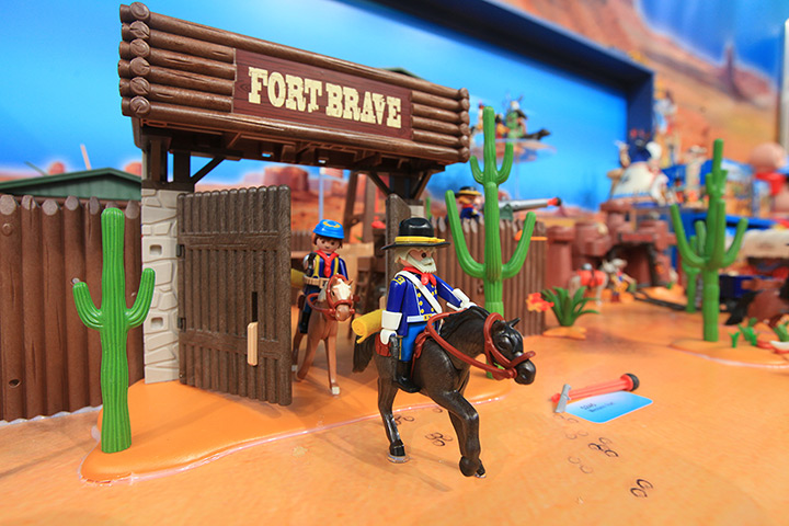 Toy Fair: Mobil Cowboys and Indians