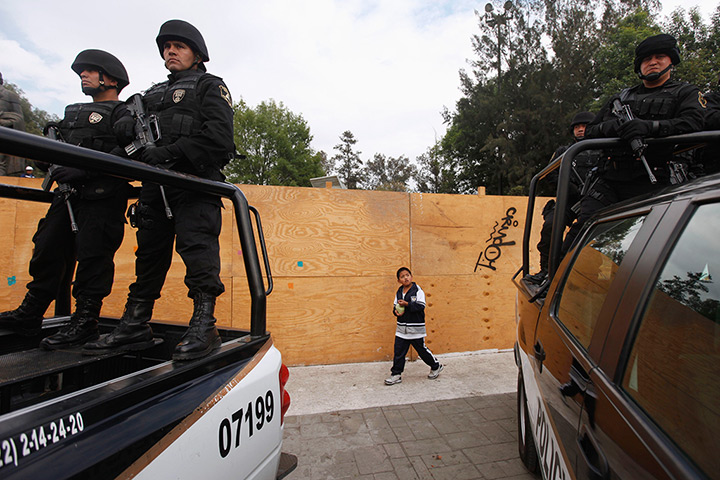 24 hours: Ecatepec, Mexico: Police officers stand guard