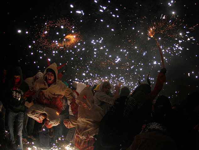 24 hours: Palma de Mallorca, Mallorca: Revellers dance under fireworks 