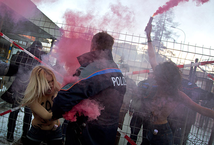 Femen: Swiss police try to arrest activists of the Women's Movement FEMEN