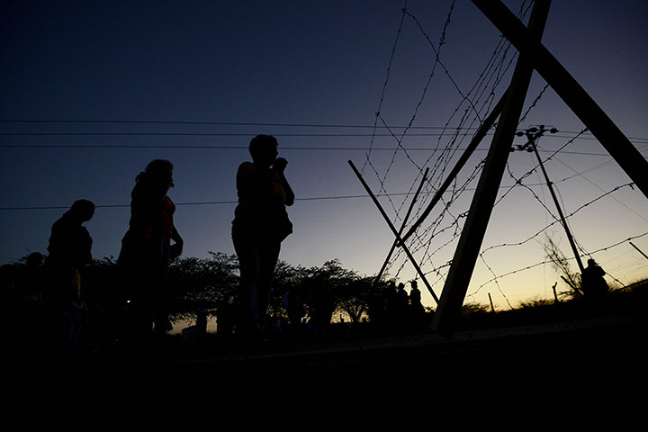 24hours: elatives of inmates wait outside the Uribana prison