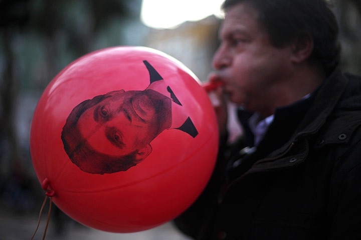 24hours: Lisbon, Portugal: A man inflates a balloon