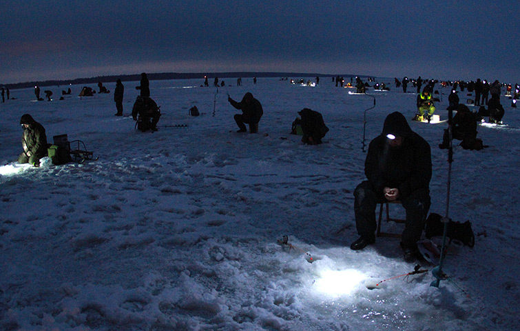 24 hours: fishing for smelt on the frozen surface of the Kursiai Lagoon 