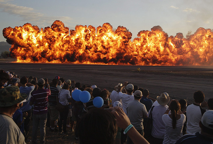 24 hours: Aereal Show Ilopango 2013