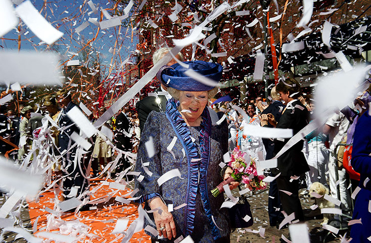 Queen Beatrix: Queen Beatrix is showered with streamers