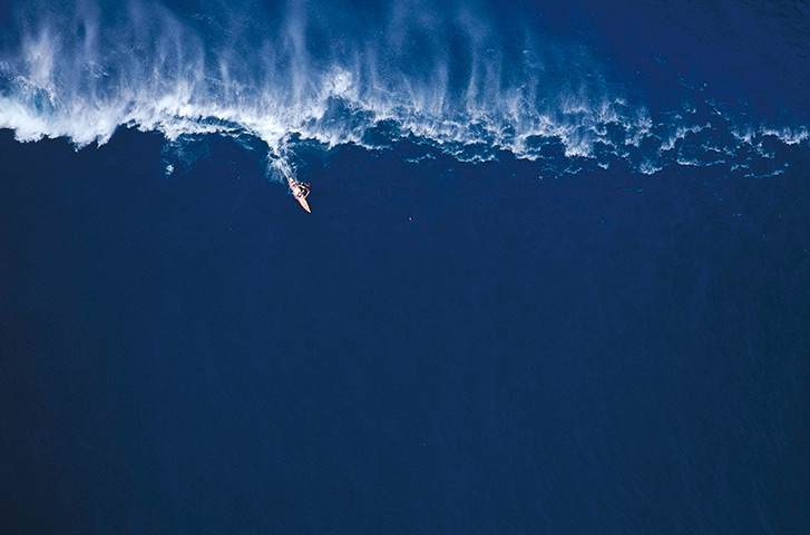 Garrett McNamara : Garrett McNamara Surfing at Avalanche