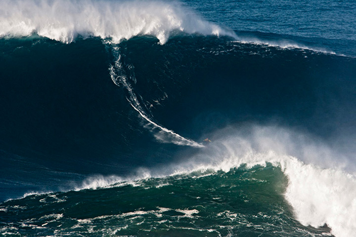 Garrett McNamara : Garrett McNamara surfs at the Praia do Norte beach in Nazare, Portugal 2011