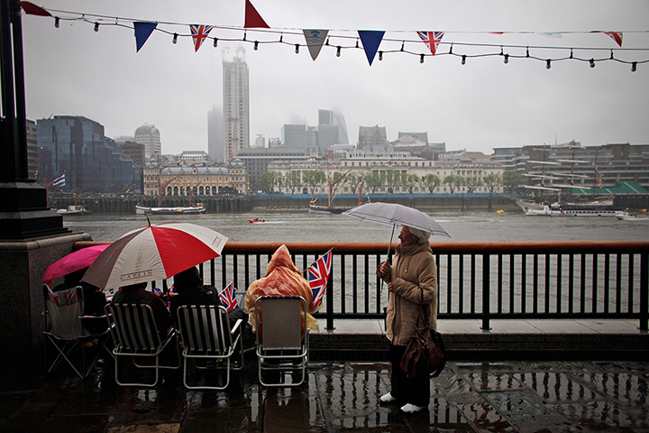 Wet UK weather 2012 : June: Hardy royalists huddle under umbrellas