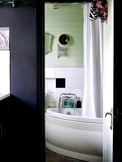 Homes: Art Deco: Bathroom in Jamie Carless and Andrea Webster's art deco house