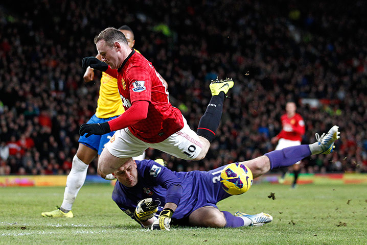 United: Wayne Rooney is thwarted by Southampton's Artur Boruc