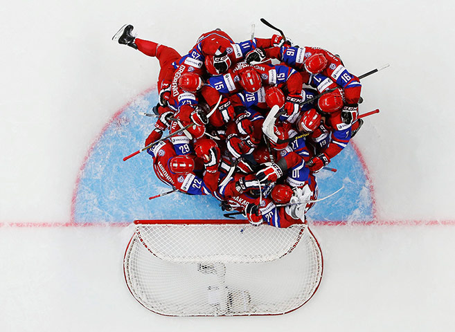 best of the week: Russia's players celebrate defeating Team USA