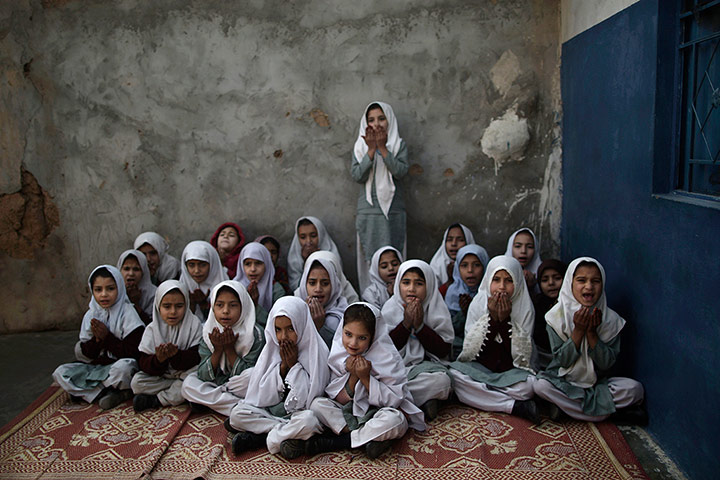 20 Photos: Pakistani schoolgirls pay tribute to 7 aid workers killed by gunmen