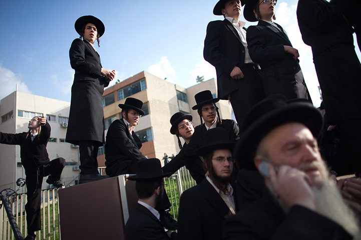 20 Photos: Funeral Held For Rabbi Abraham Jacob Friedman of Sadigura Hasidic Dynasty