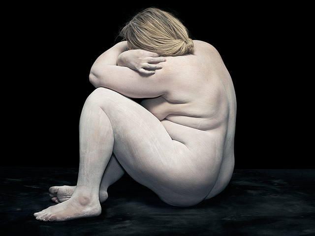 Nadav Kander: Elizabeth sitting, 2012