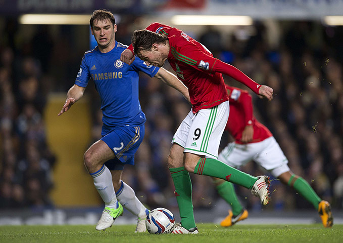 sport3: Swansea City's Spanish midfielder Miguel