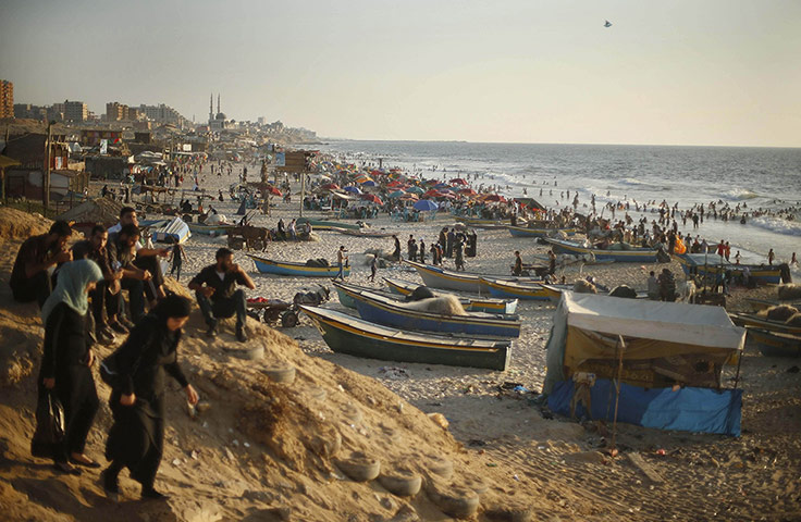 20 Photos: Palestinians enjoy the weather on the beach in Gaza City