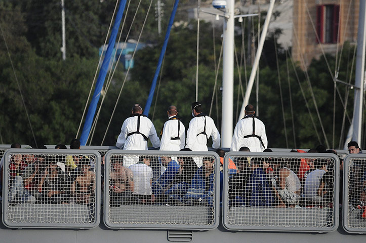 Malta: Maltese Armed Forces bring in 147 survivors of Lampedusa tragedy