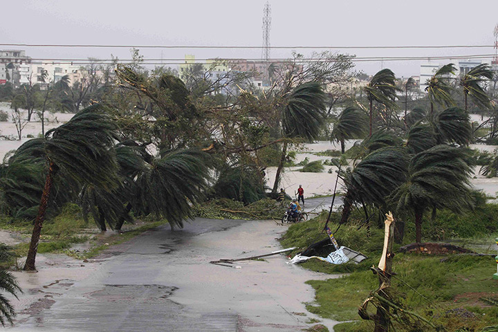 Cyclone Phailin damage: Strong winds continue to lash the area in Ganjam in Orissa