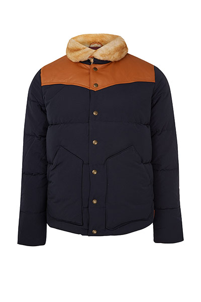 coats - weekend fashion: black jacket with fur collar