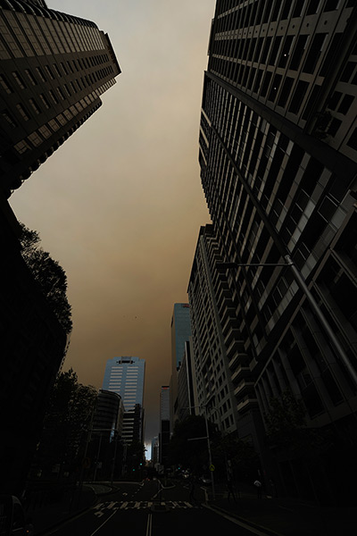Australia fires: Smoke fills the sky over Sydney CBD
